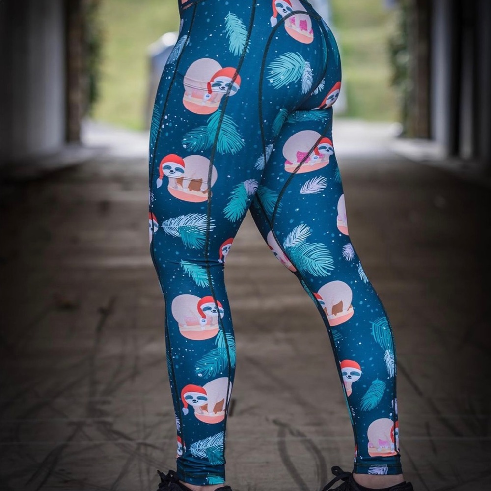 🦥 Feed Me Fight Me - Winter Sloth Leggings 🦥